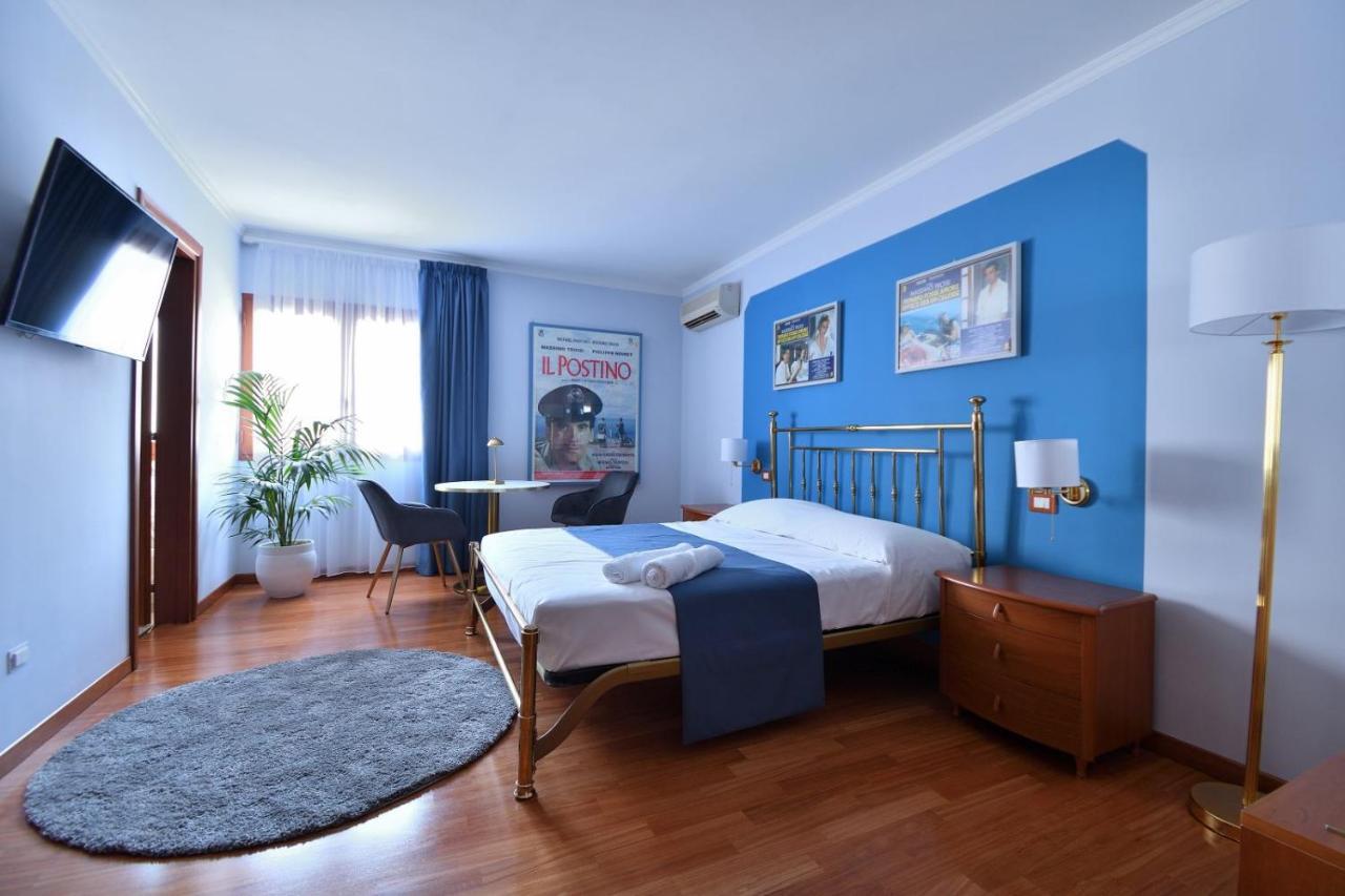 Bed and Breakfast Le Cinema Formia Exterior foto